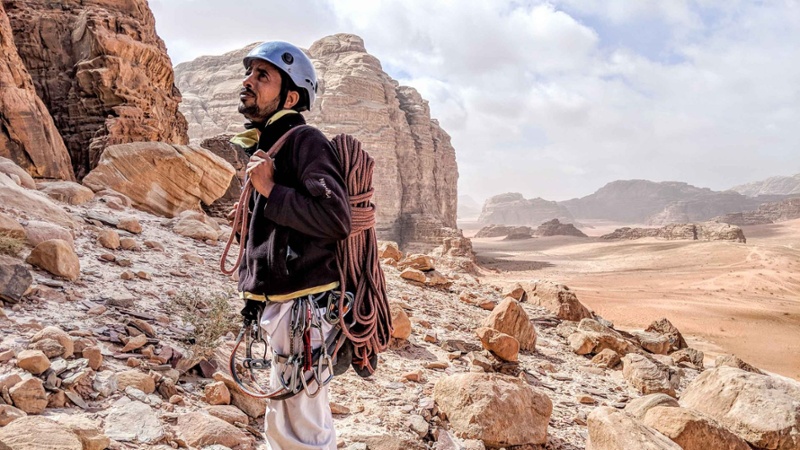 Hero-Wadi-Rum-Jordan-climbing-min