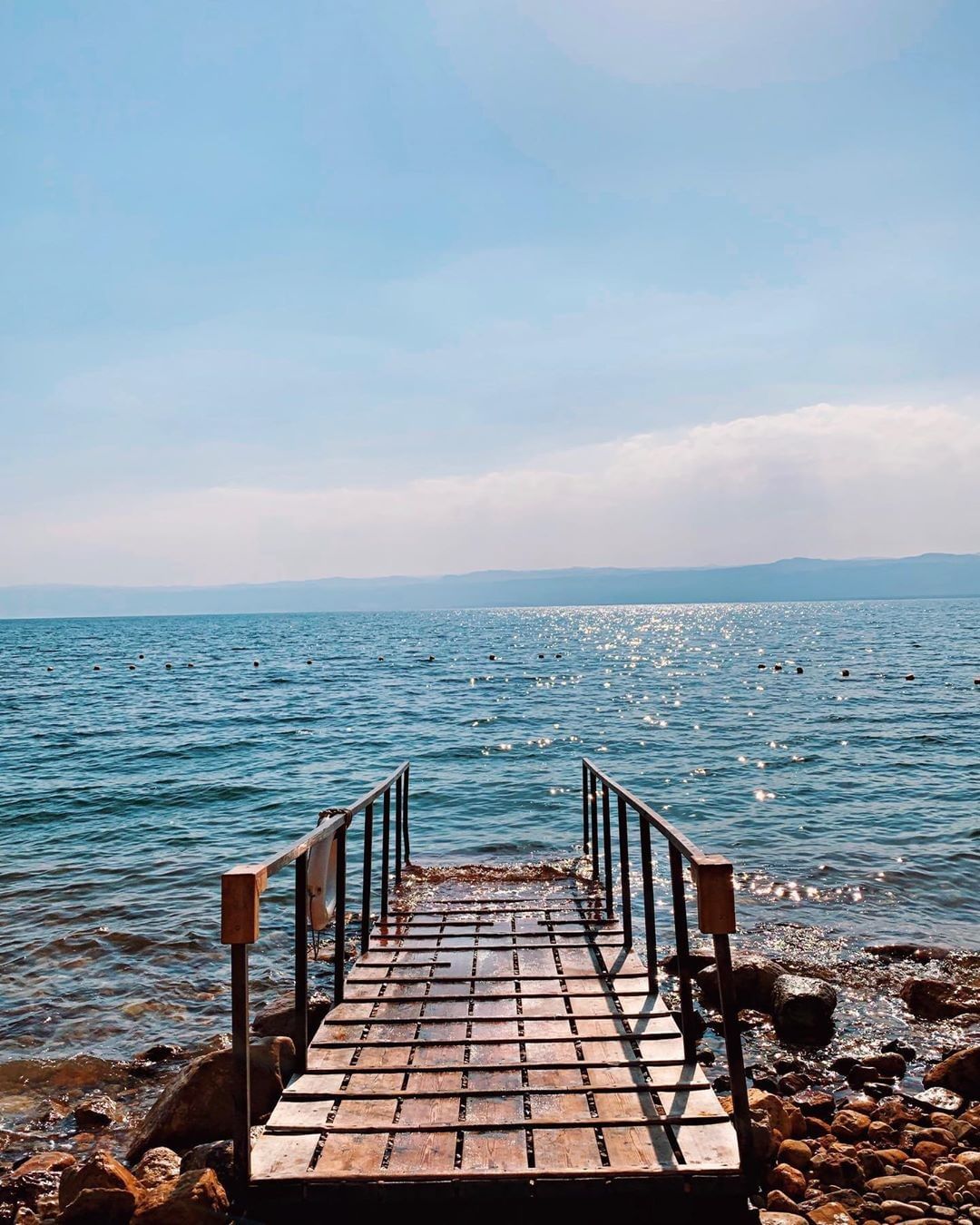 The road to the land of healing powers is this way, follow us! 😉⁠ #VisitJordan #ShareYourJordan #DeadSea Photo Credit @manasnomapa